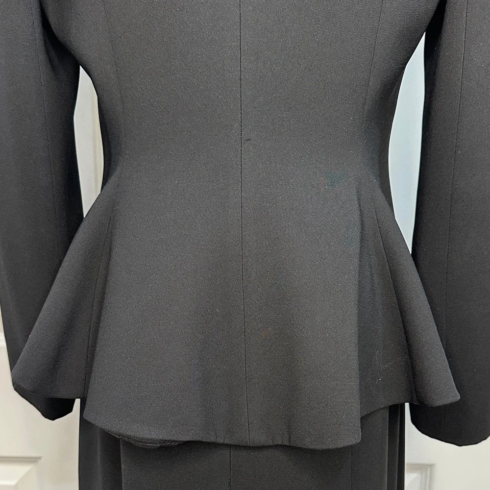 AV Vilento Vintage Black Tuxedo Satin Trim Evening Peplum 2-Piece Suit Size 12